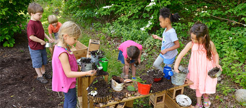 communityplaythings.com - Making a Mud Kitchen