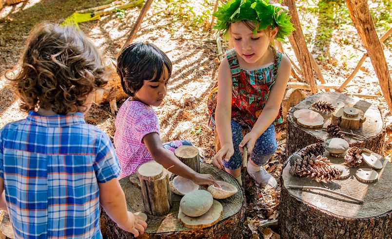 children pretend play