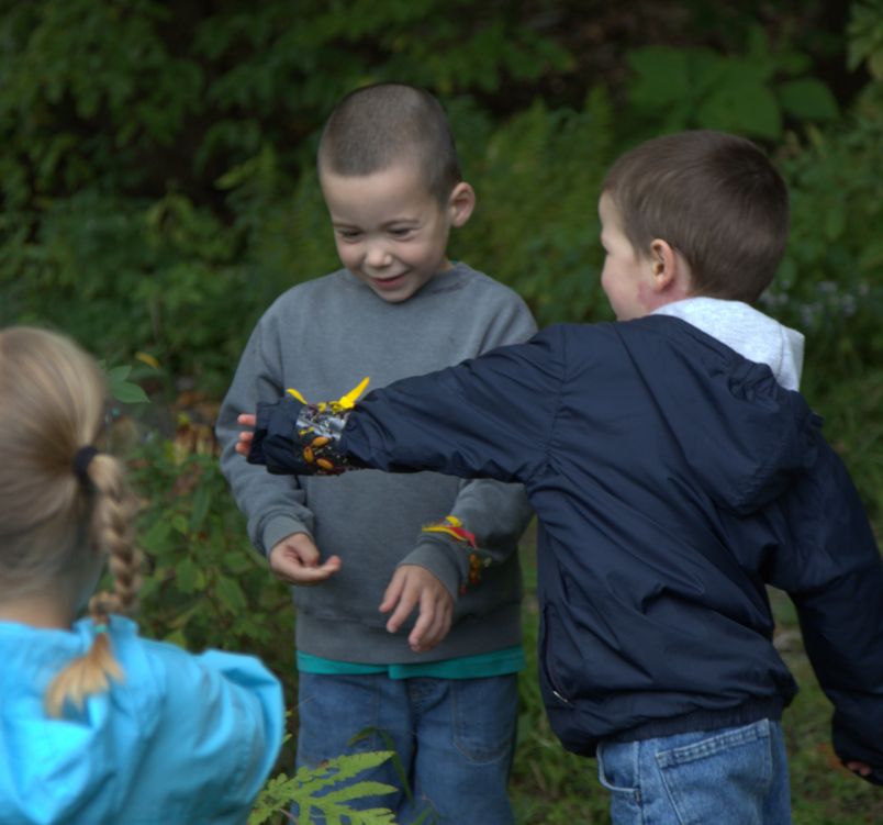 Children making nature bracelets