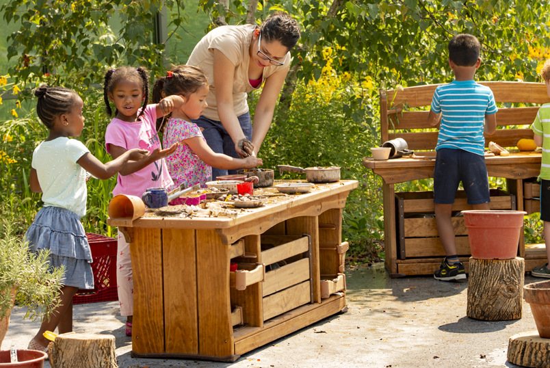 Children playing with OL Mud Kitchen