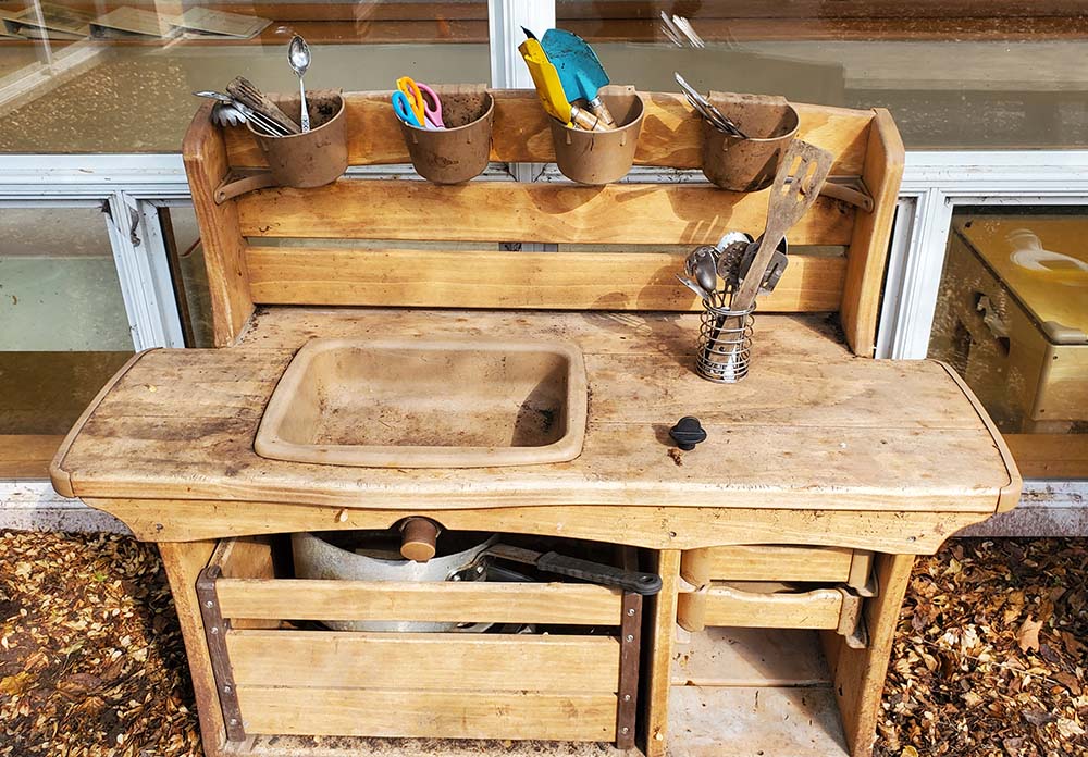 Mud Kithen with accessories