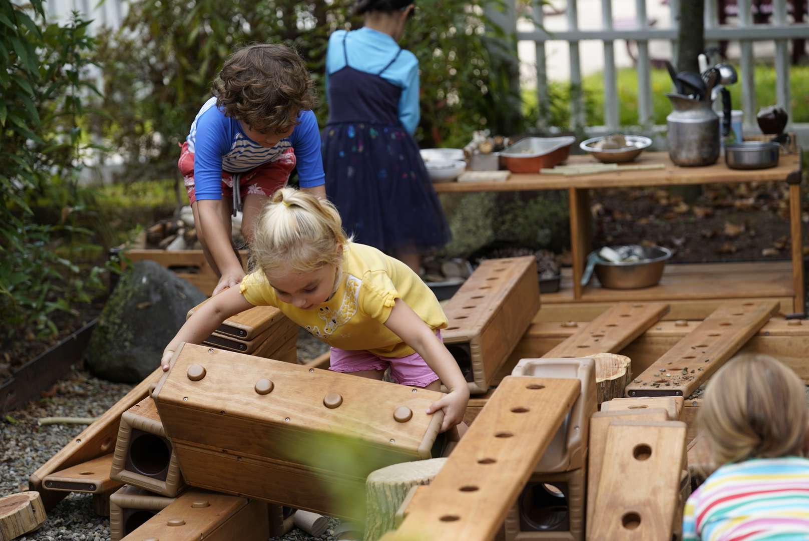 Children playing with Outlast blocks