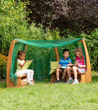 Children reading books under the Outlast Arbor