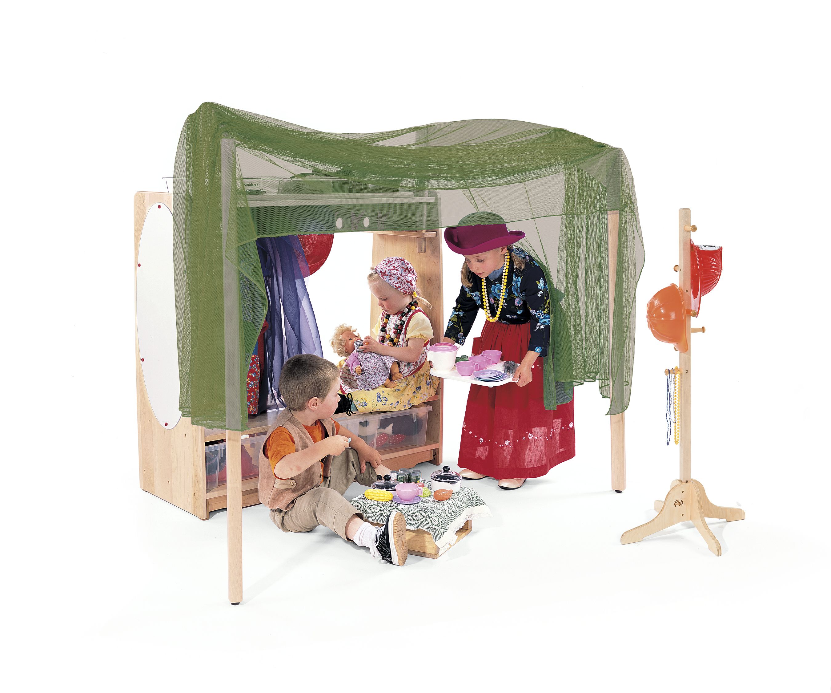 C700 Drama Center with C707 Flowie Fern